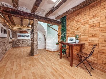 Casa rústica amb balcó en venda a Carrer Carrer Nou 10