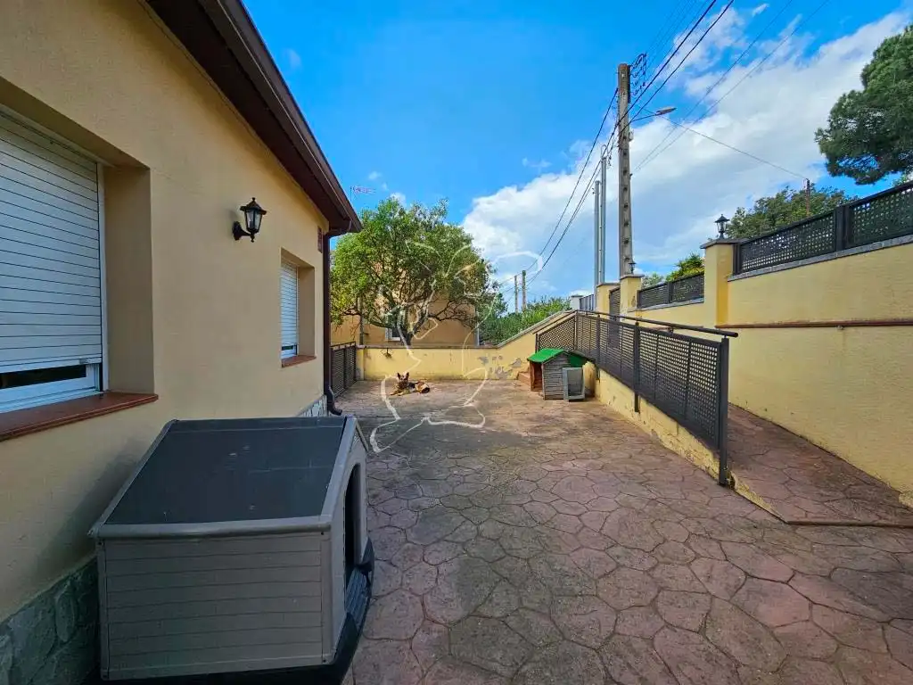 Vista exterior de Casa o chalet en venta en Vidreres con Jardín privado, Terraza y Piscina