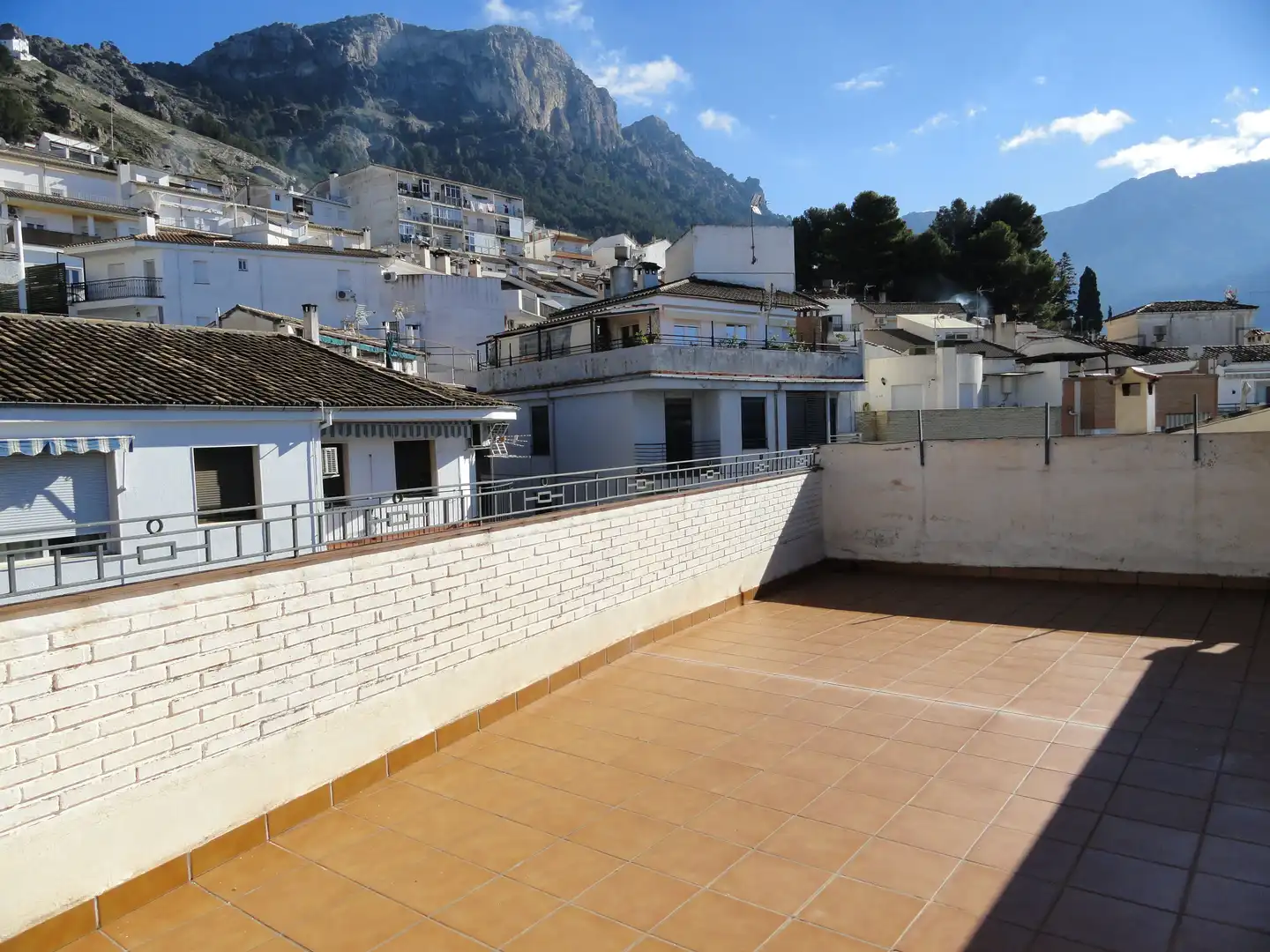 Vista exterior de Piso en venta en Cazorla con Aire acondicionado, Terraza y Trastero