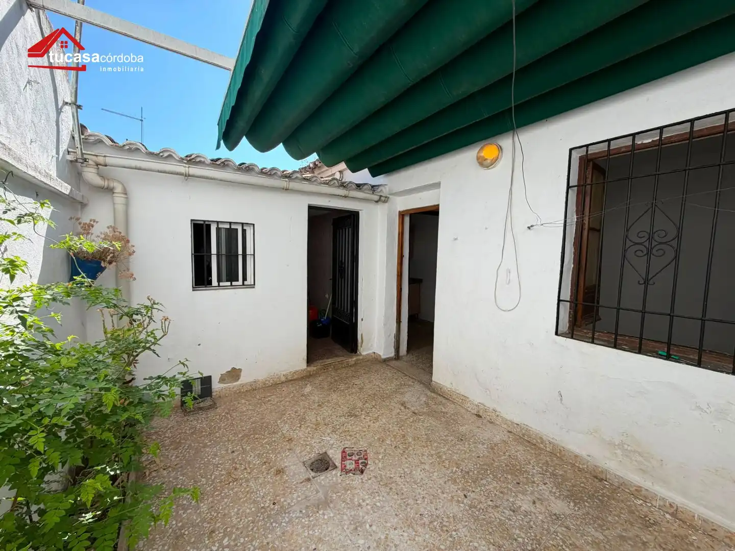 Vista exterior de Casa o xalet en venda en Córdoba amb Aire condicionat i Traster