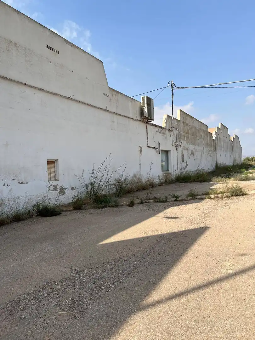 Außenansicht von Fabrikhallen zur Miete in Murcia