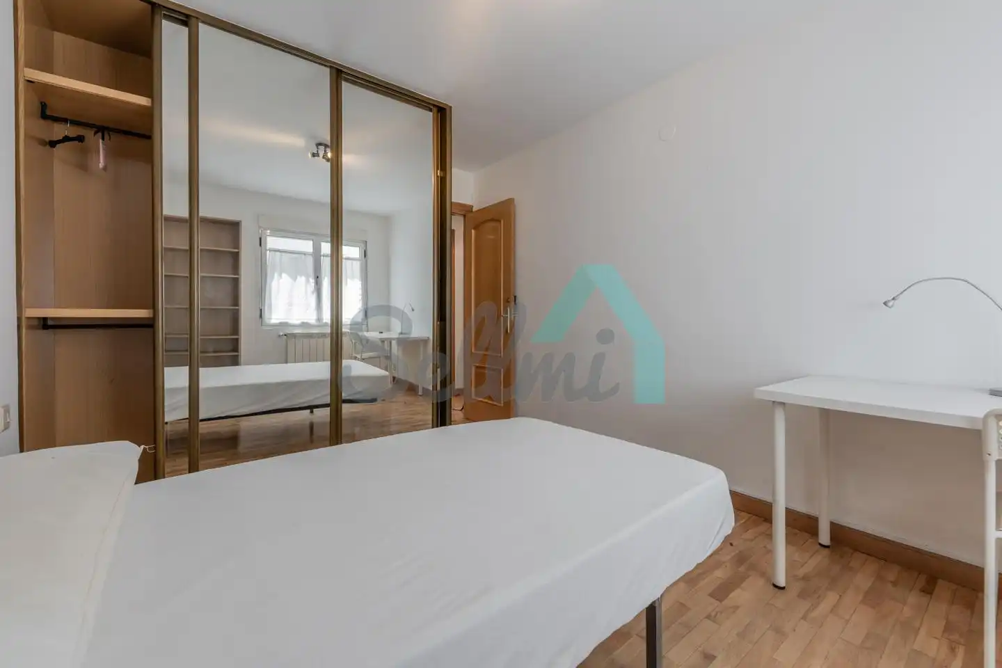 Habitación en Escultor Laviada, Vallobín