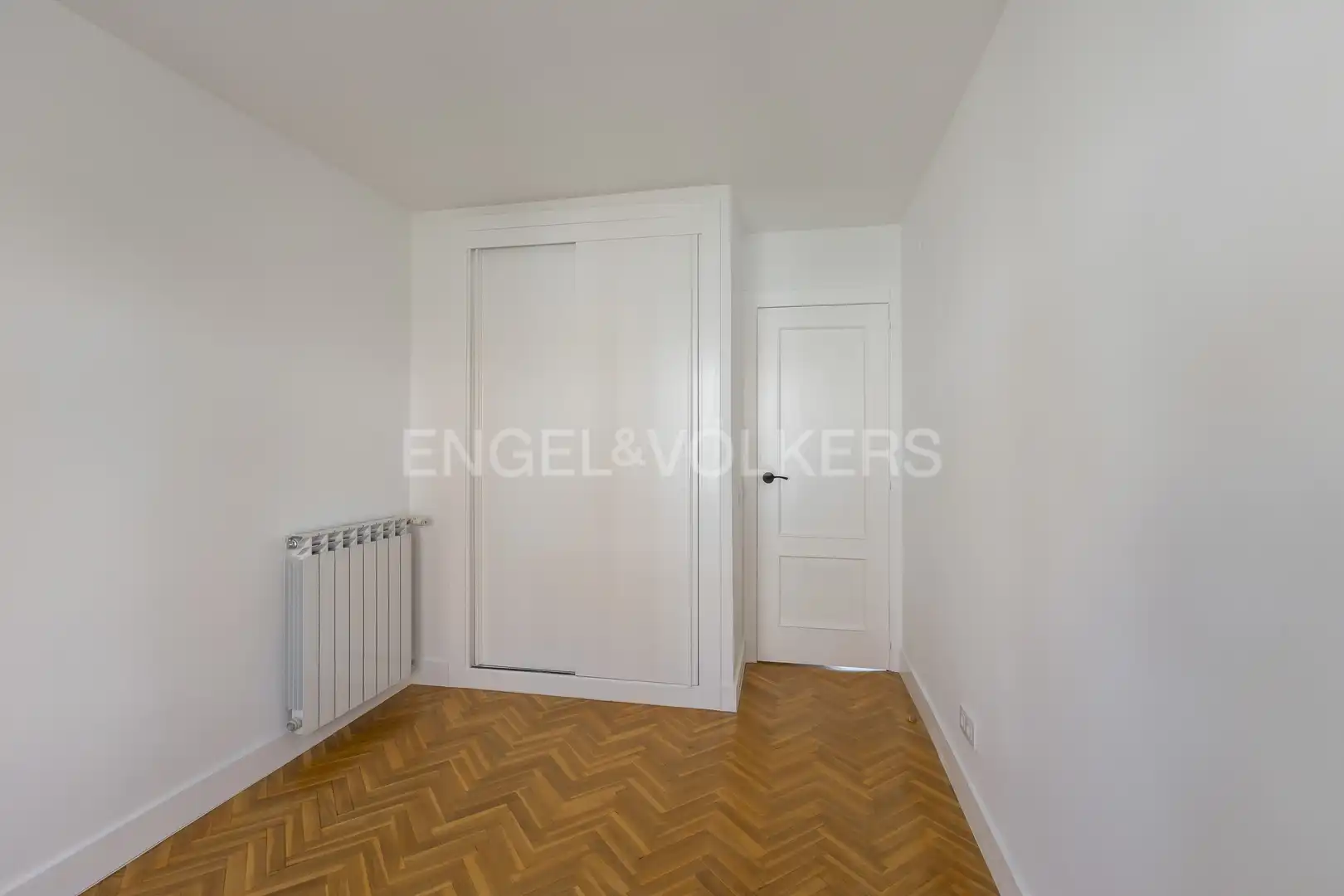 Bedroom of Houses for sale in Pozuelo de Alarcón  with Air Conditioner, Heating and Swimming Pool