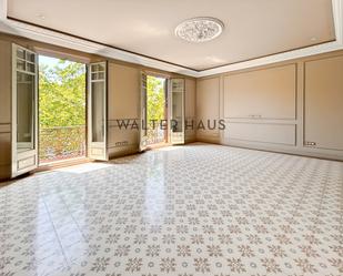 Exterior view of Flat to rent in  Barcelona Capital  with Air Conditioner, Heating and Oven