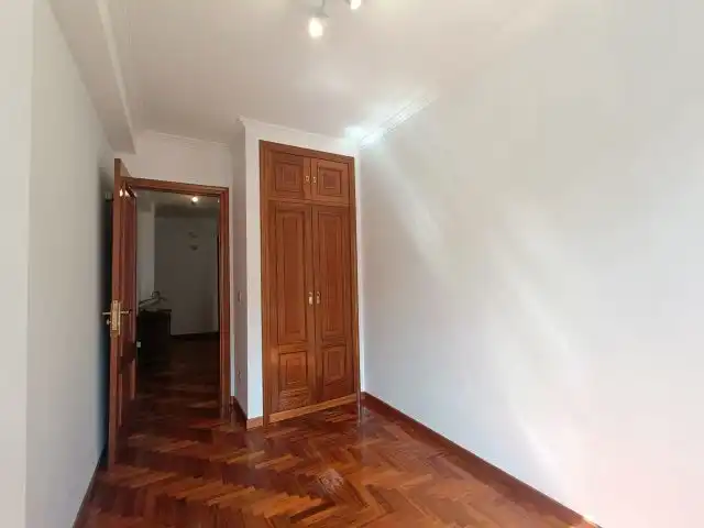 Bedroom of Flat for sale in Vigo   with Heating, Parquet flooring and Oven