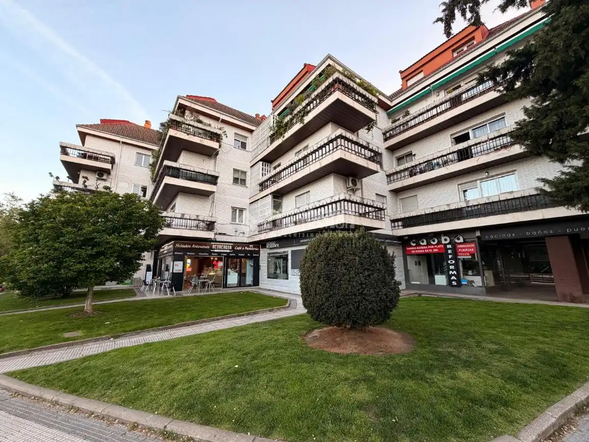 Vista exterior de Piso en venta en Majadahonda con Aire acondicionado, Calefacción y Terraza