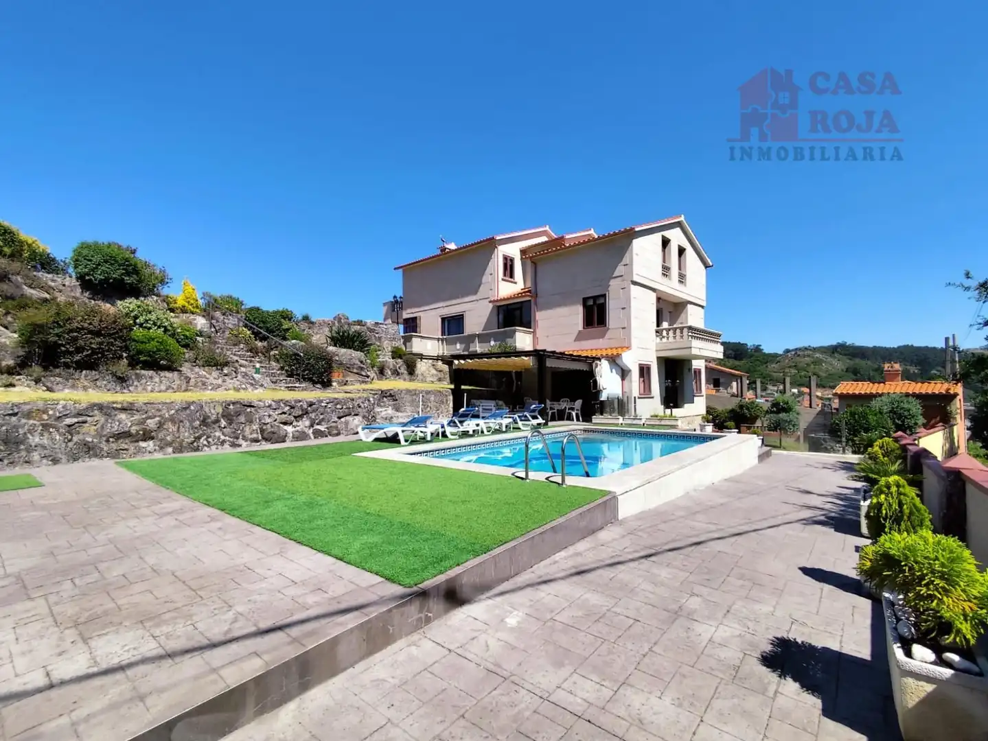 Vista exterior de Casa o chalet en venta en Cangas  con Calefacción, Terraza y Piscina