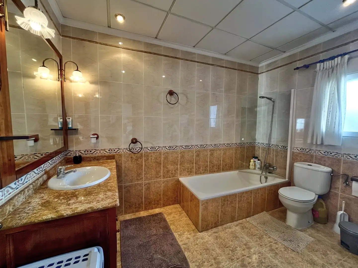 Bathroom of Houses for sale in Villena  with Air Conditioner, Terrace and Swimming Pool