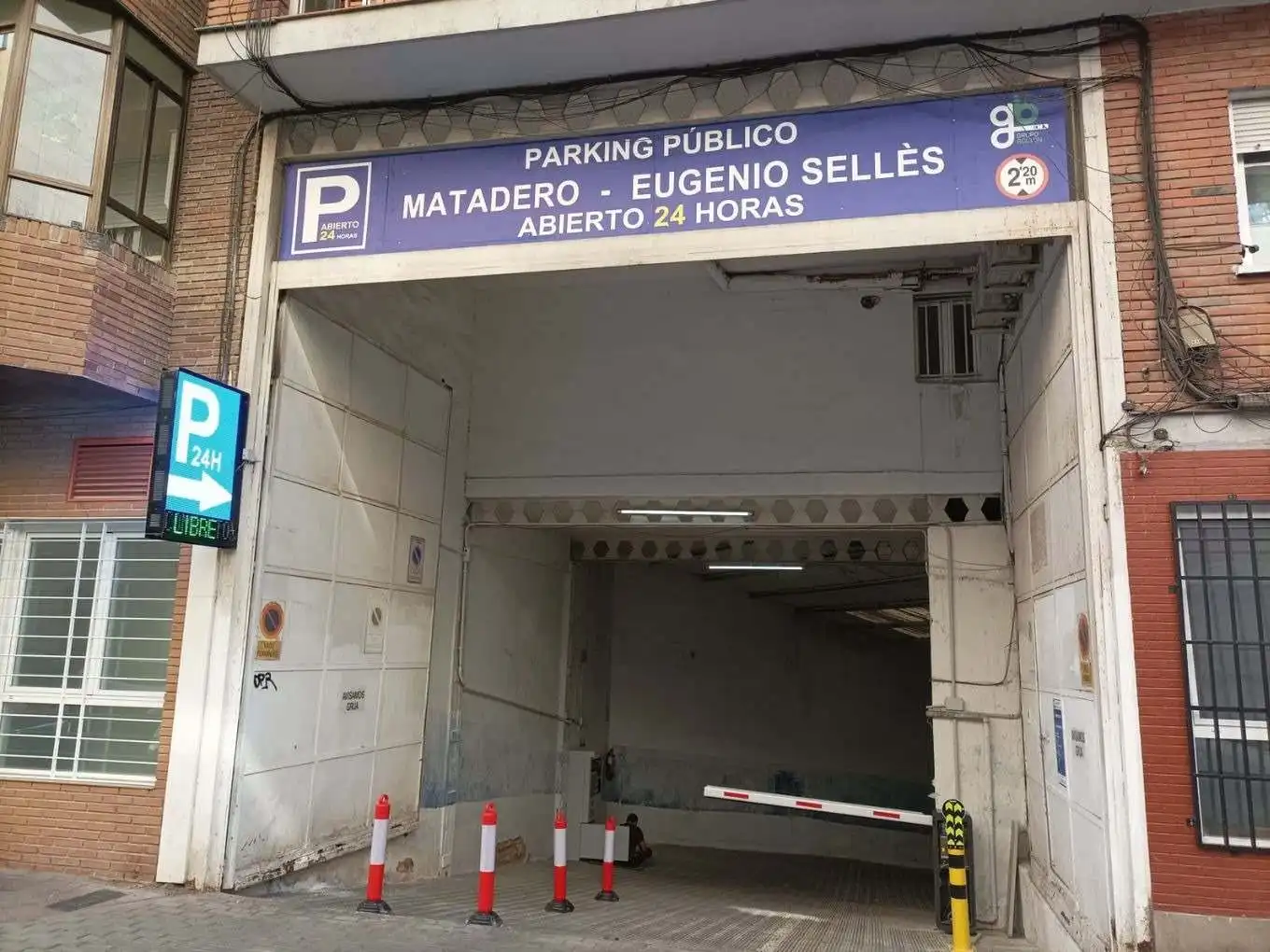 Aparcament de Oficina de lloguer en Madrid amb Moblat