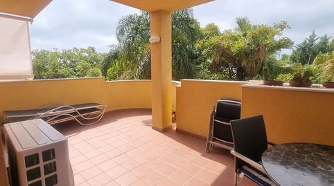 Se vende magnífico apartamento ubicado en la prestigiosa urbanización La Reserva de Marbella, una zona tranquila y rodeada de natu