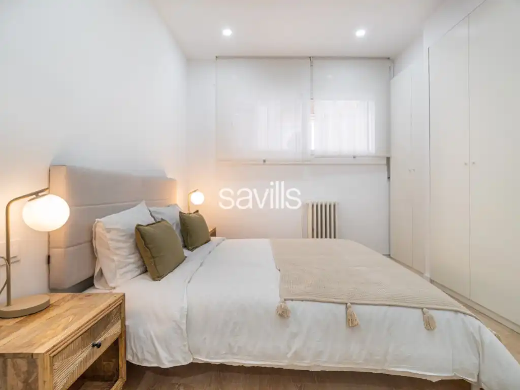 Bedroom of Apartments for sale in Barcelona