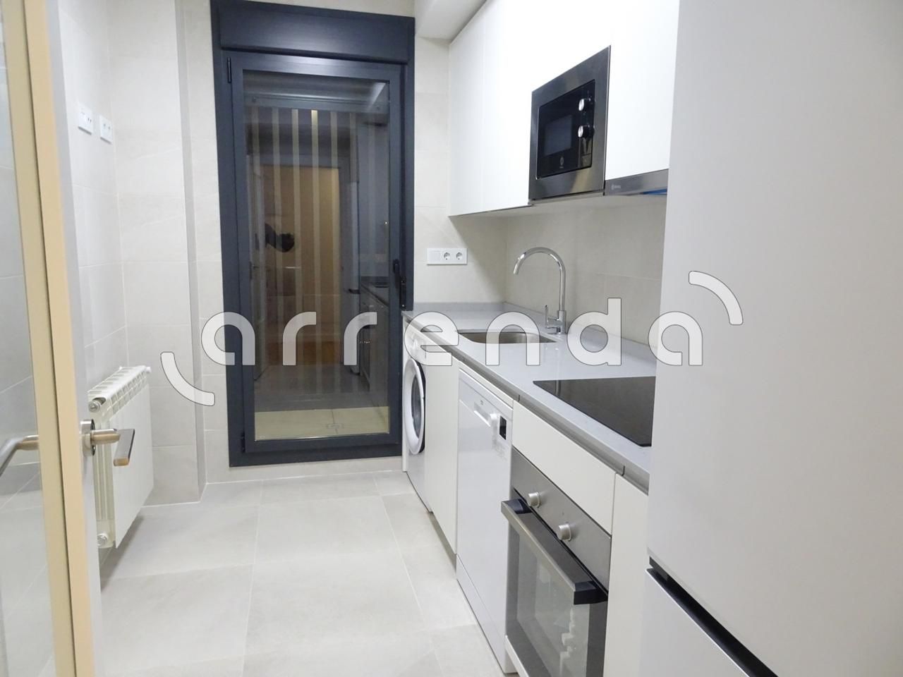 Cuina de Pis de lloguer en El Astillero   amb Traster i Piscina comunitària