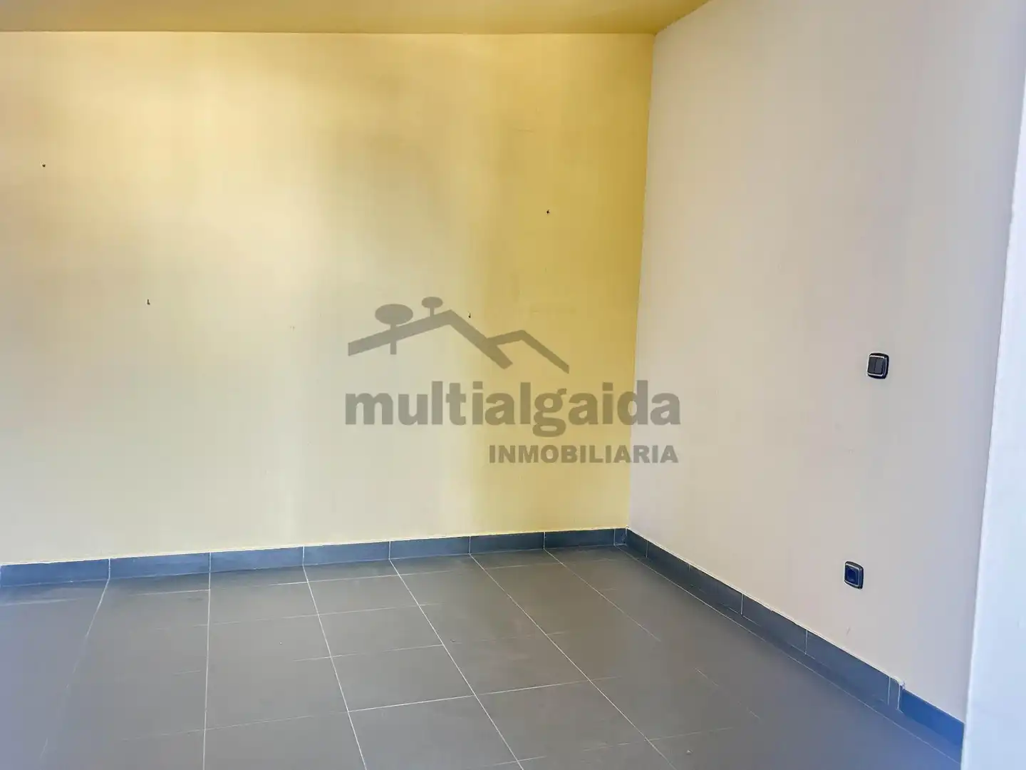 Nau industrial en venda a Monteolivete - Camino Sevilla