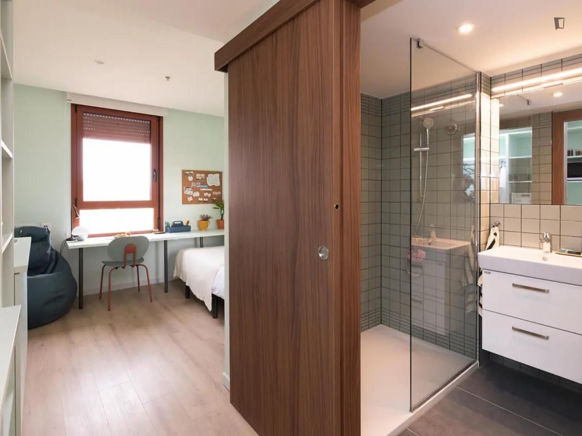Baño de Piso de alquiler en Cerdanyola del Vallès con Aire acondicionado, Calefacción y Piscina