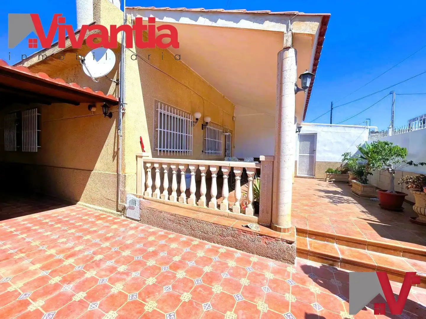Vista exterior de Casa adosada en venda en Pulpí amb Terrassa i Moblat