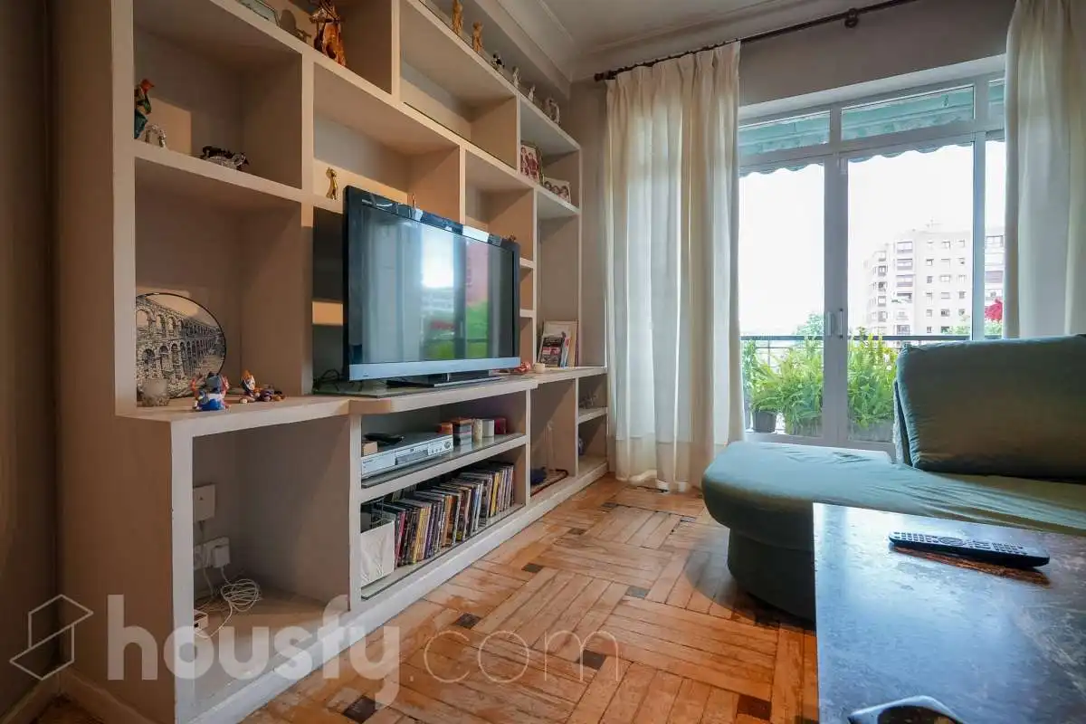 Sala d'estar de Pis en venda en Madrid amb Calefacció, Parquet i Terrassa