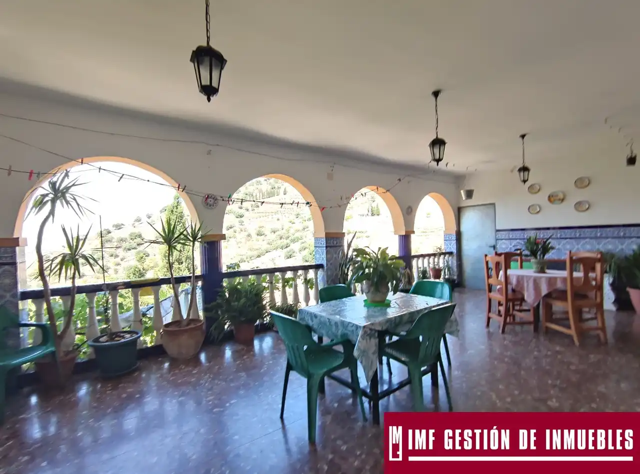 Finca rústica en venta en Canillas de Aceituno con Jardín privado, Terraza y Amueblado