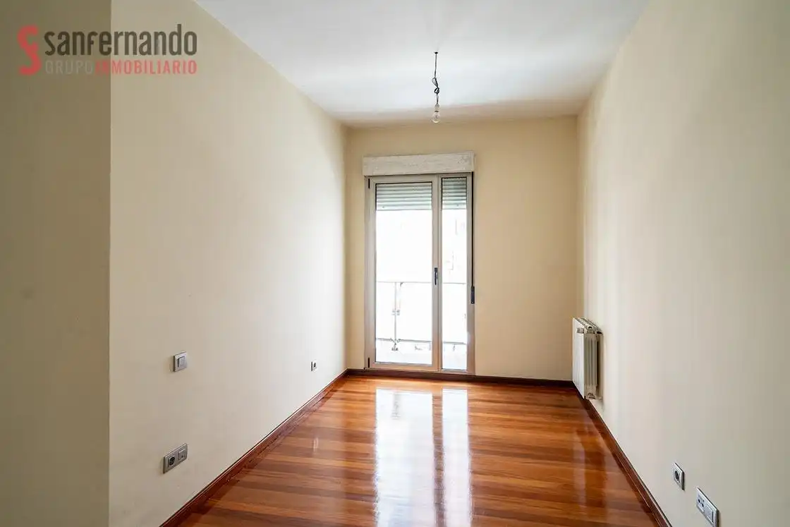 Habitación de Piso en venta en Torrelavega  con Terraza y Balcón