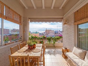 Penthouse mit Balkon zum Verkauf in Eixample