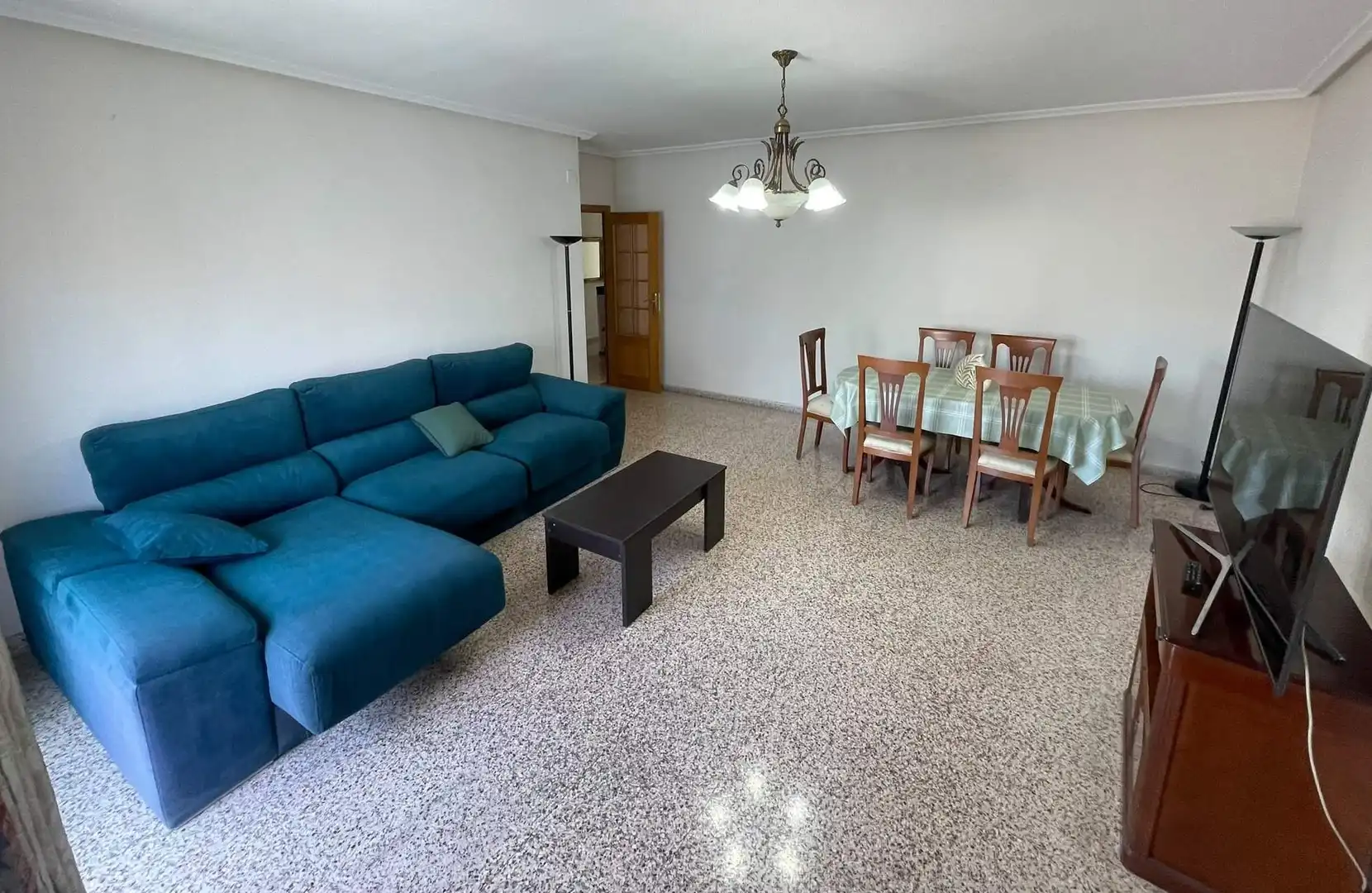 Living room of Flat for share in Elche / Elx  with Air Conditioner, Furnished and Balcony