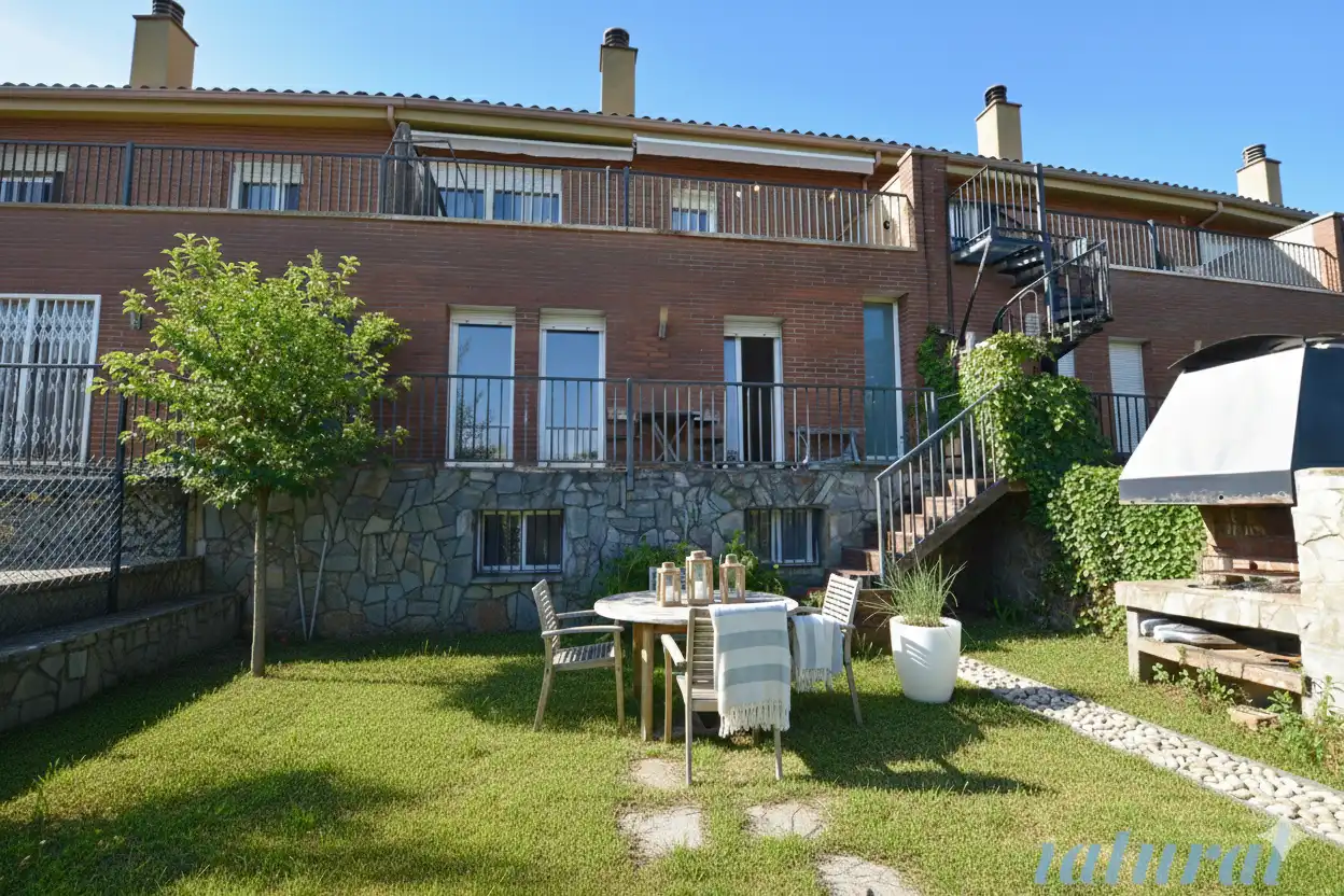 Terraza de Casa adosada en venta en Torrelles de Llobregat con Aire acondicionado, Calefacción y Jardín privado