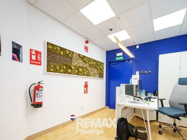 Office space with lift for sale in Calle de Santiago 13
