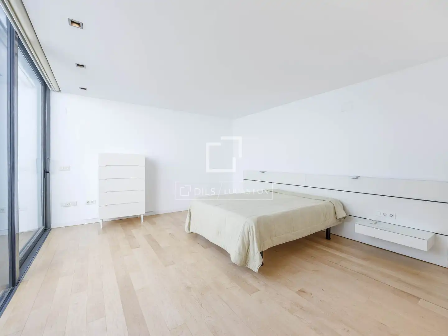 Bedroom of Houses for sale in Sagunto / Sagunt  with Air Conditioner, Parquet flooring and Swimming Pool