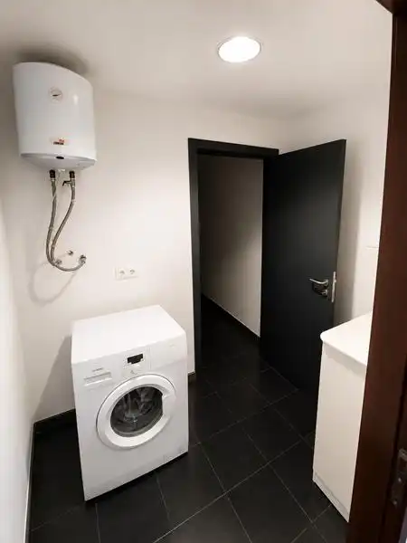 Badezimmer von Geschaftsraum zum Verkauf in Estepona mit Klimaanlage, Heizung und Möbliert