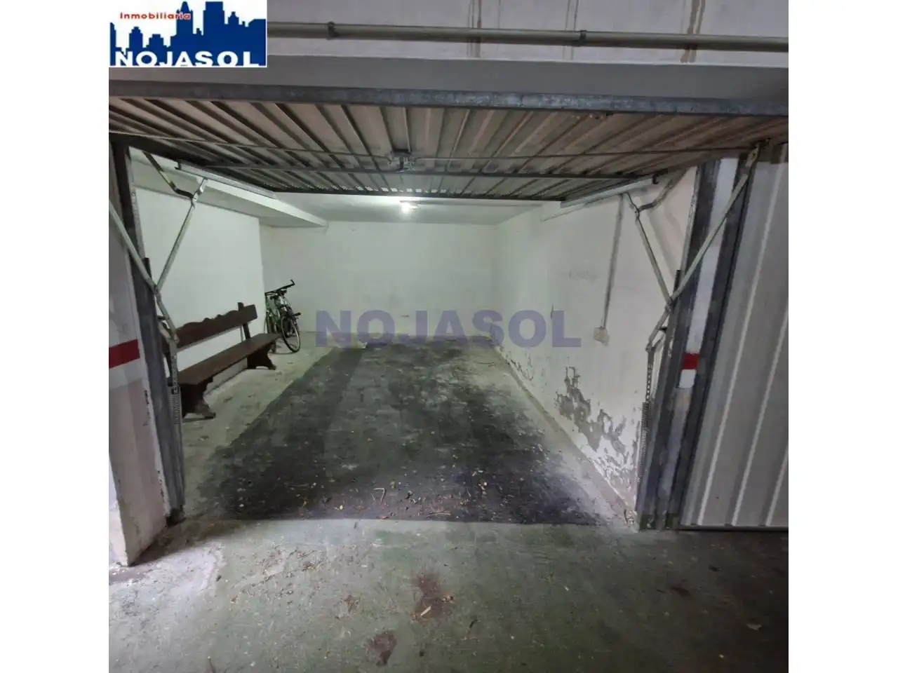 Parkplatz von Garage zum Verkauf in Noja