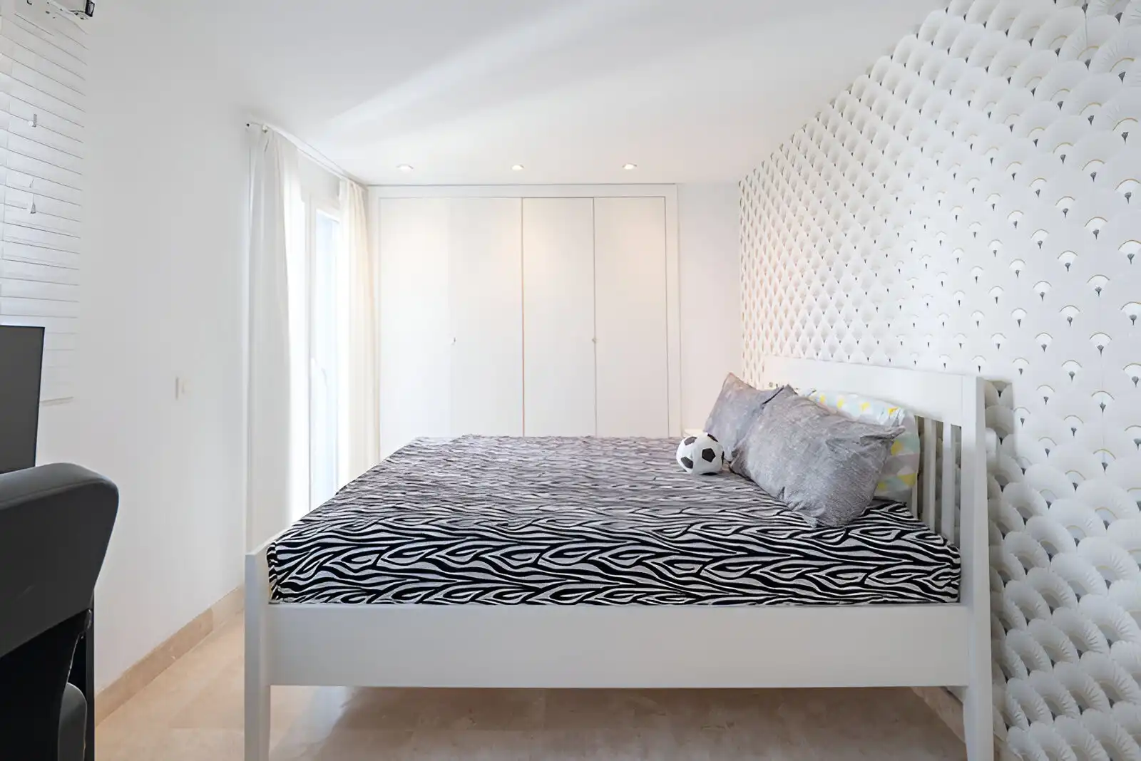 Habitación de Planta baja en venta en Estepona con Aire acondicionado, Calefacción y Terraza