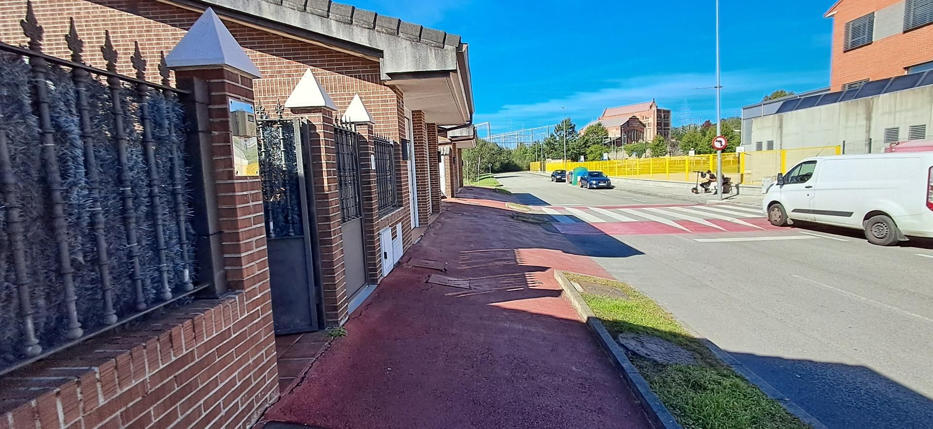 Aparcament de Casa adosada en venda en El Astillero  