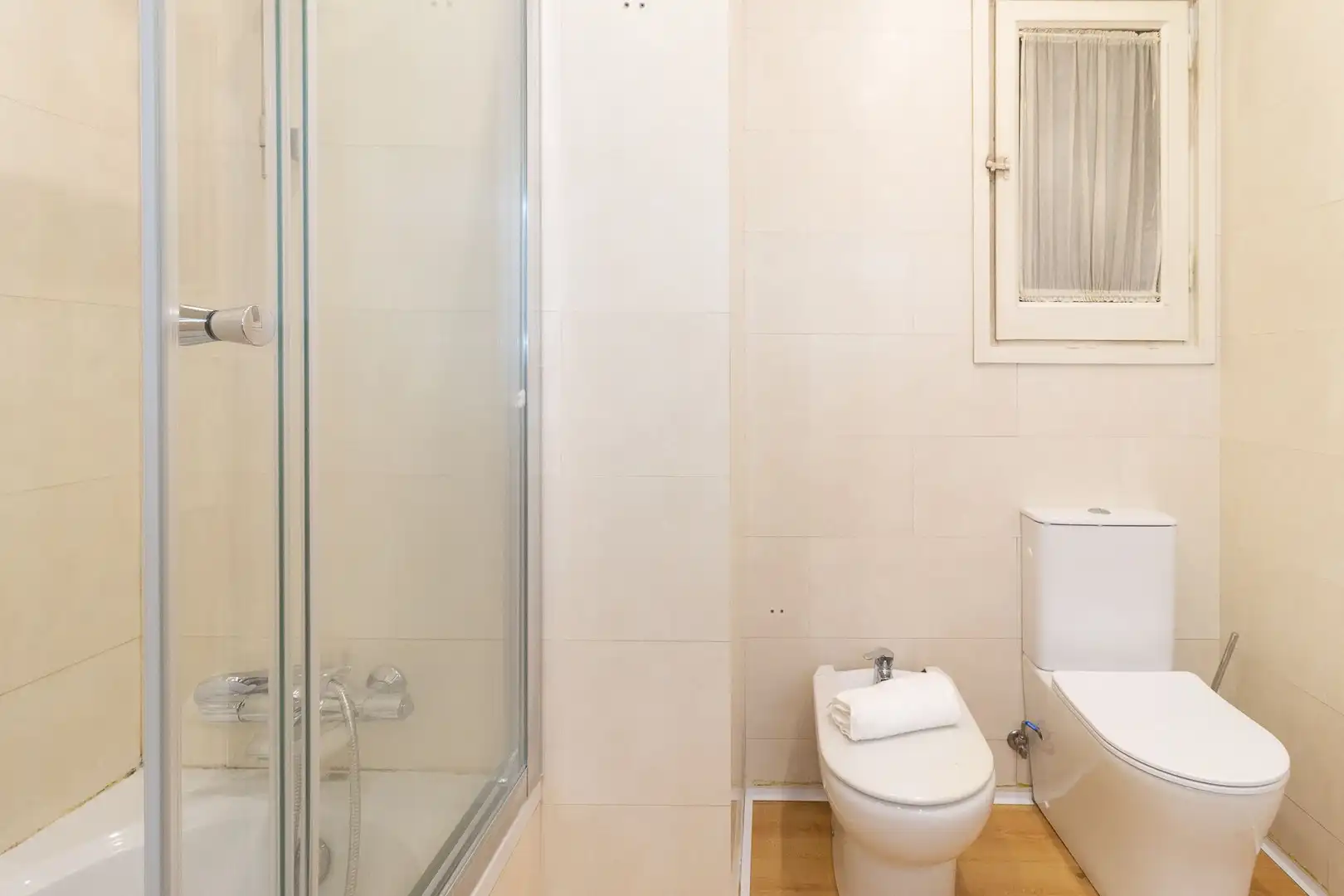 Baño de Piso en venta en Barcelona con Calefacción, Terraza y Balcón