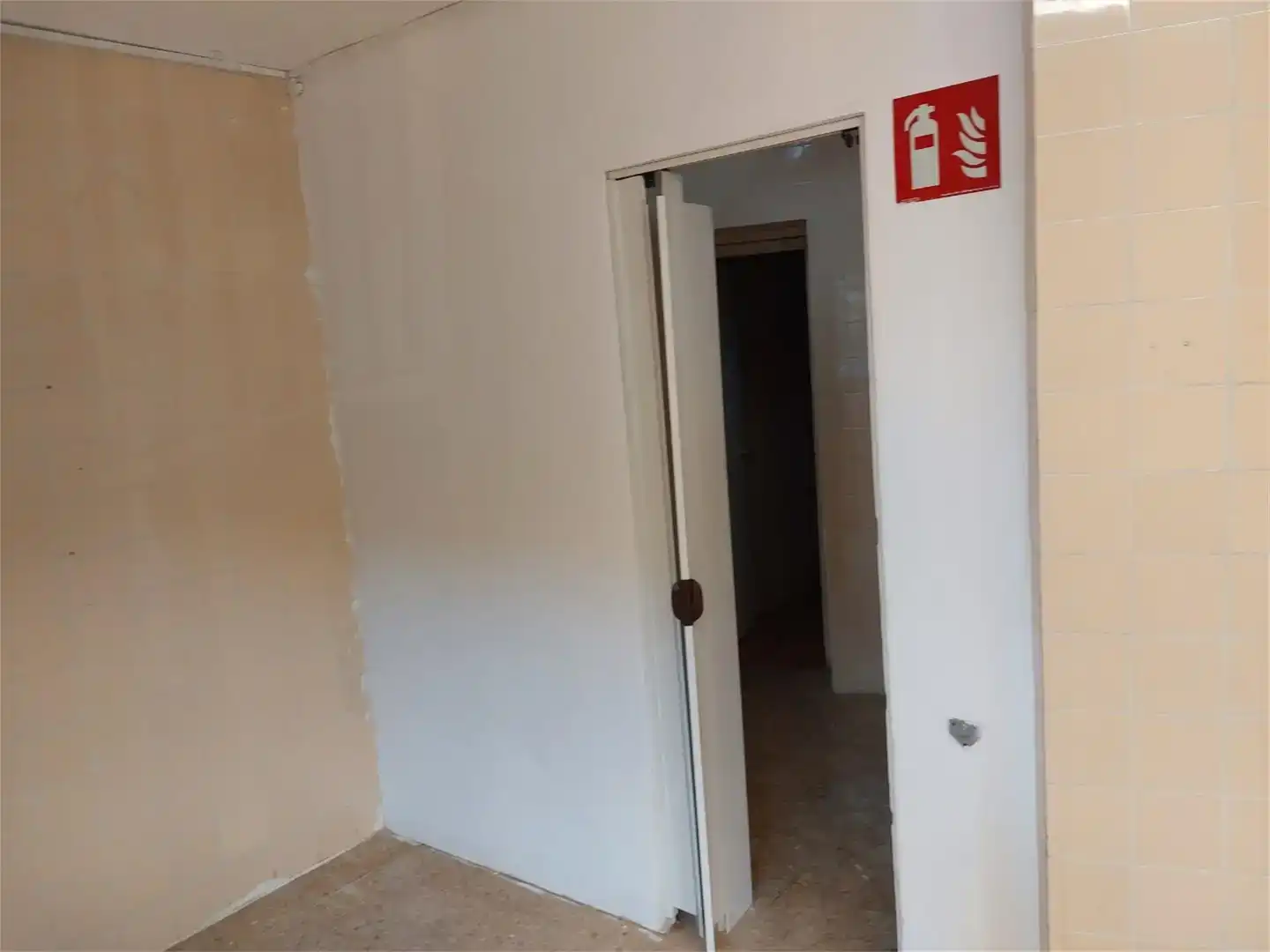 Local de lloguer a Calle de Alfonso Rodríguez Castelao, 26, Peñagrande