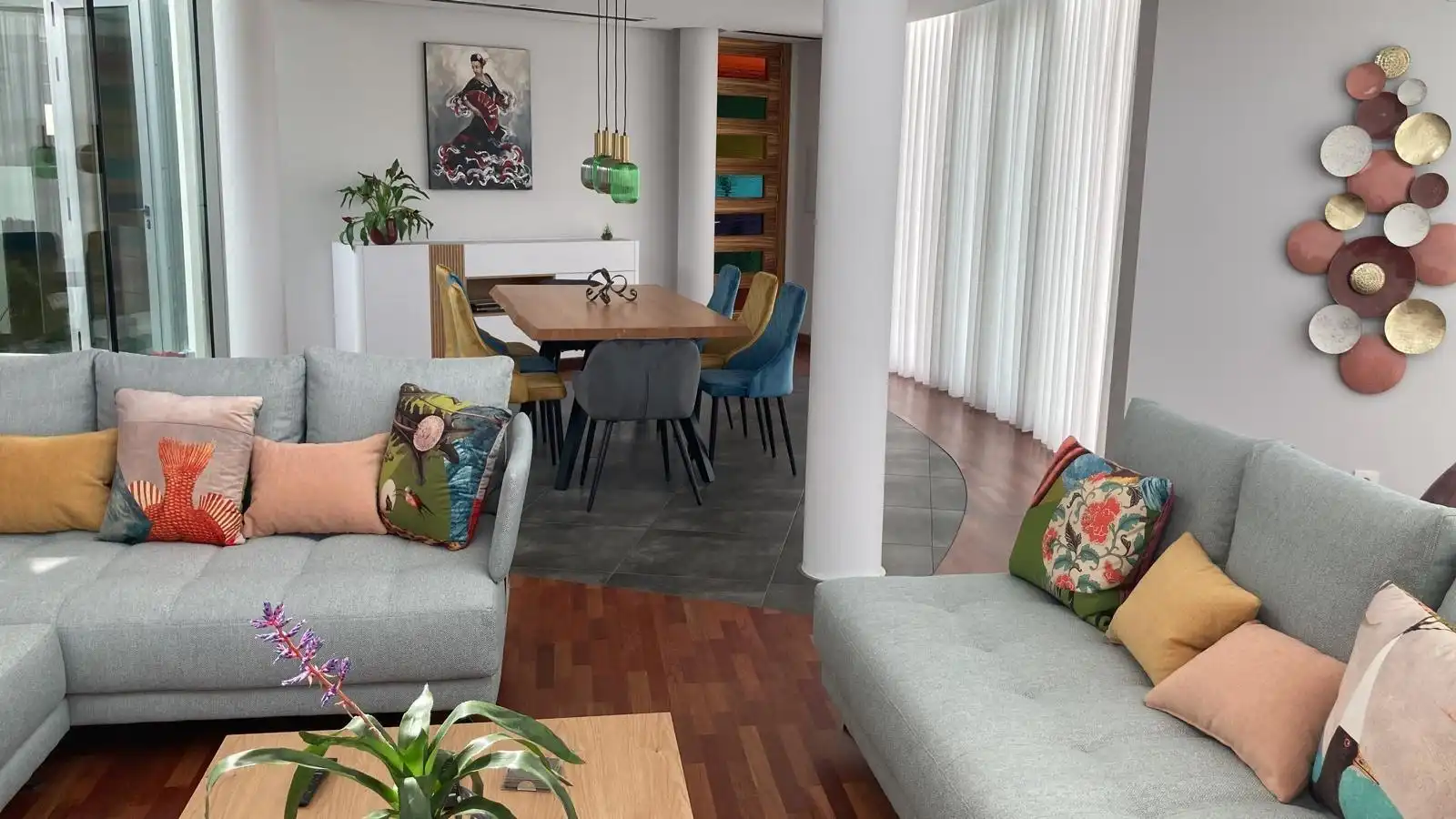 Sala d'estar de Casa o xalet en venda en Elda amb Aire condicionat, Jardí privat i Terrassa