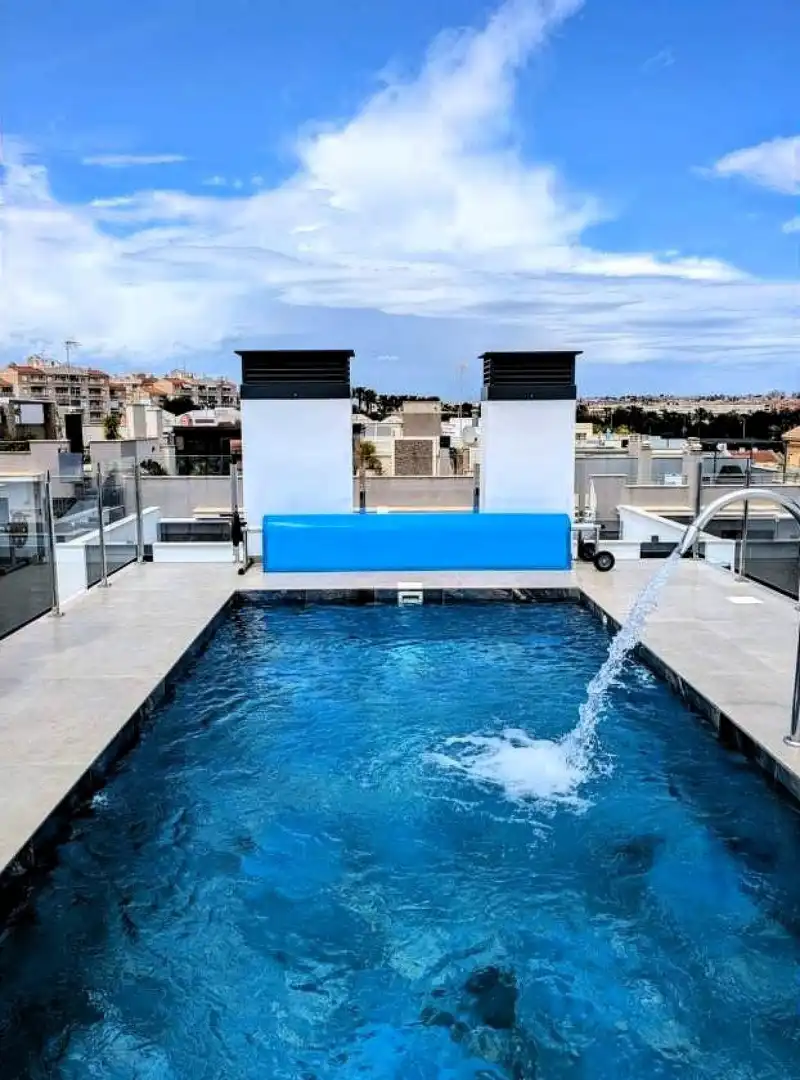 Piscina de Apartamento en venta en Zona Carrefour - Urbanizaciones