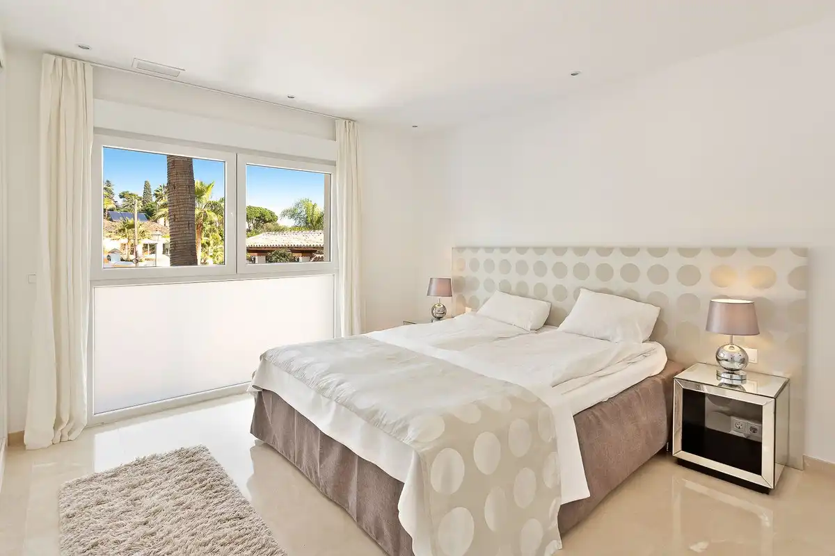 Dormitori de Casa o xalet en venda en Marbella amb Aire condicionat, Calefacció i Jardí privat