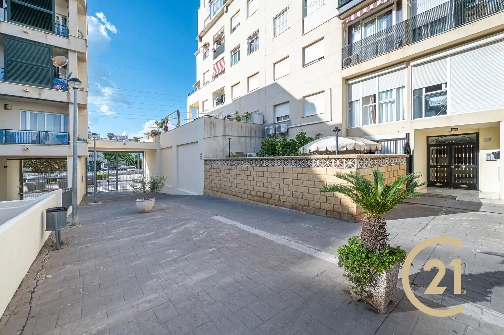 Vista exterior de Pis en venda en Marbella amb Aire condicionat, Forn i Rentadora