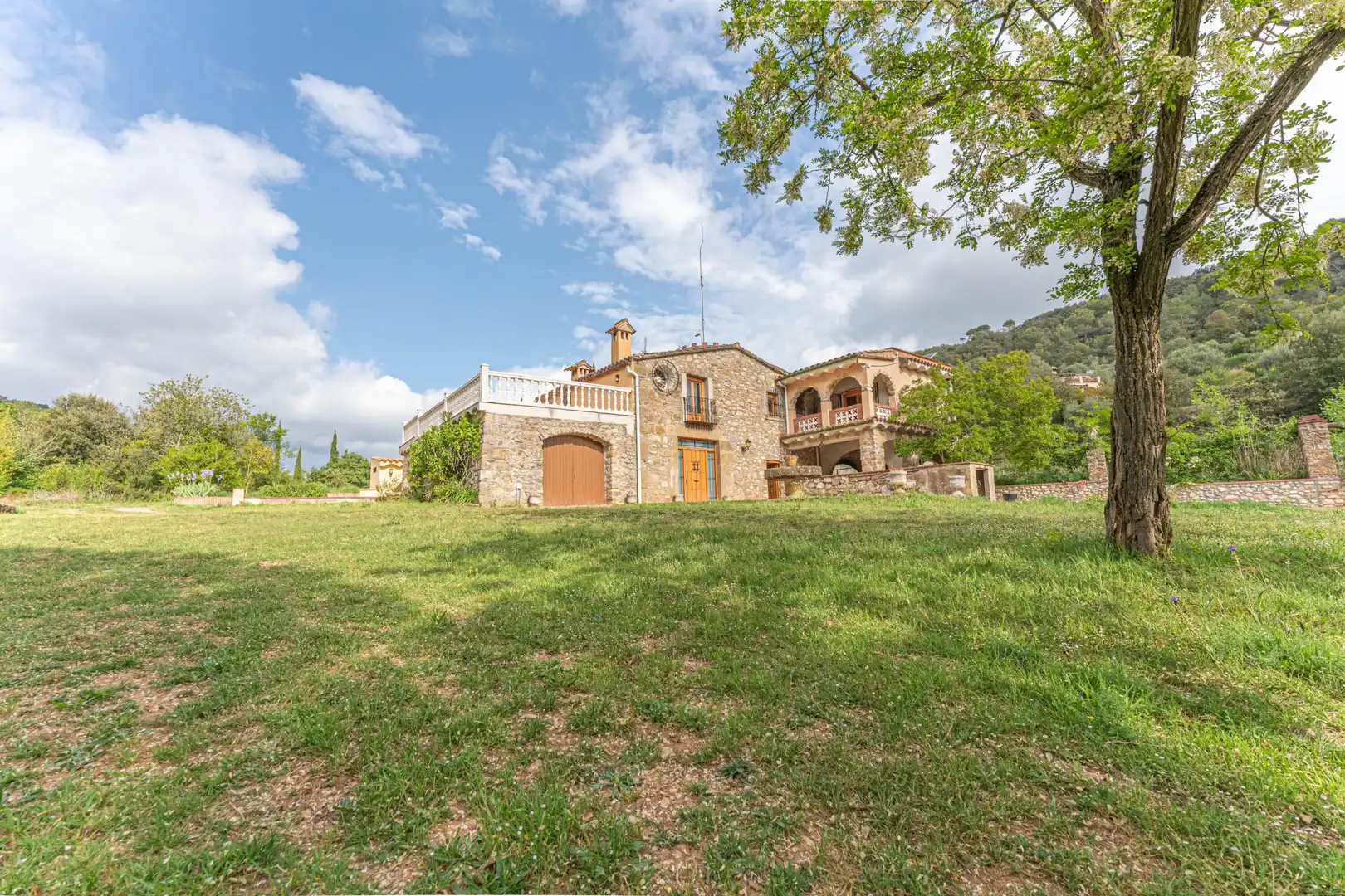 Vista exterior de Finca rústica en venta en Cabanelles con Terraza, Piscina y Balcón