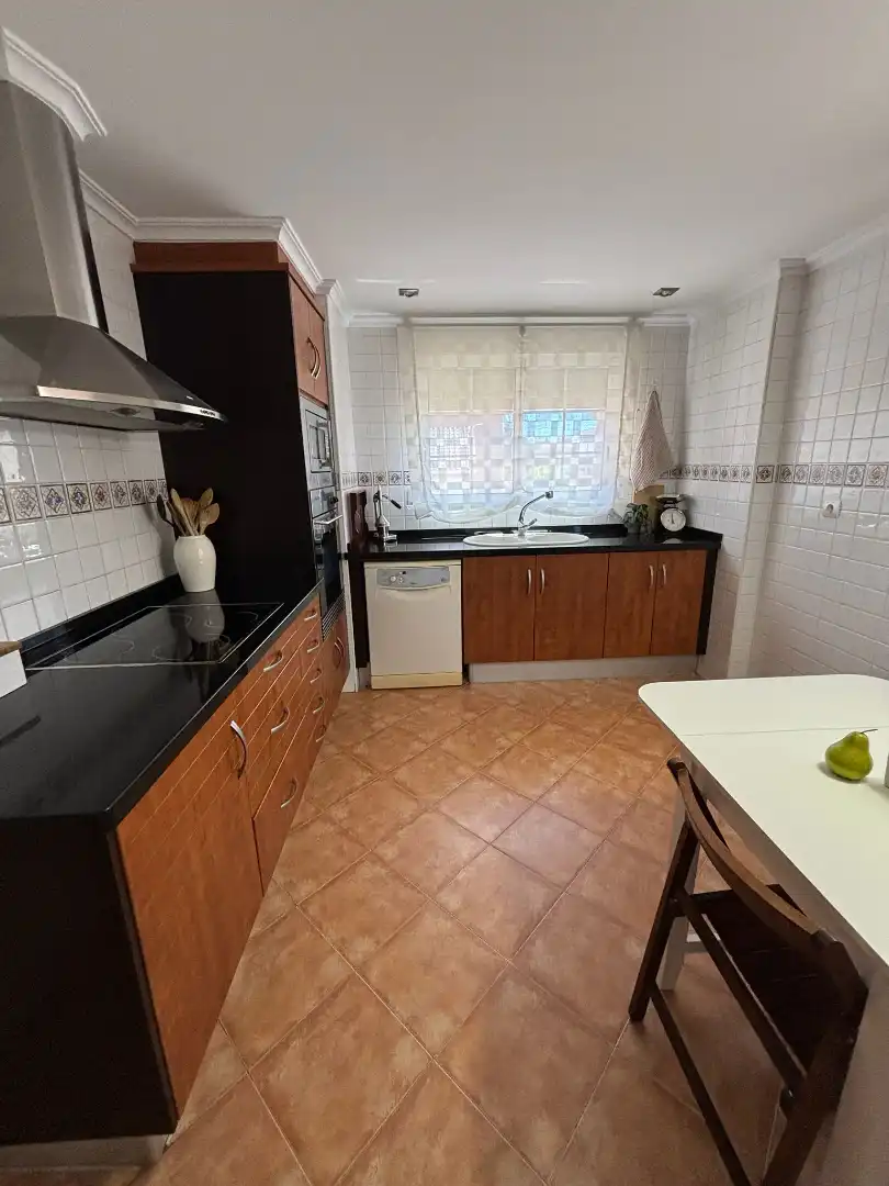 Cuina de Casa adosada en venda en Sueca amb Aire condicionat, Jardí privat i Terrassa