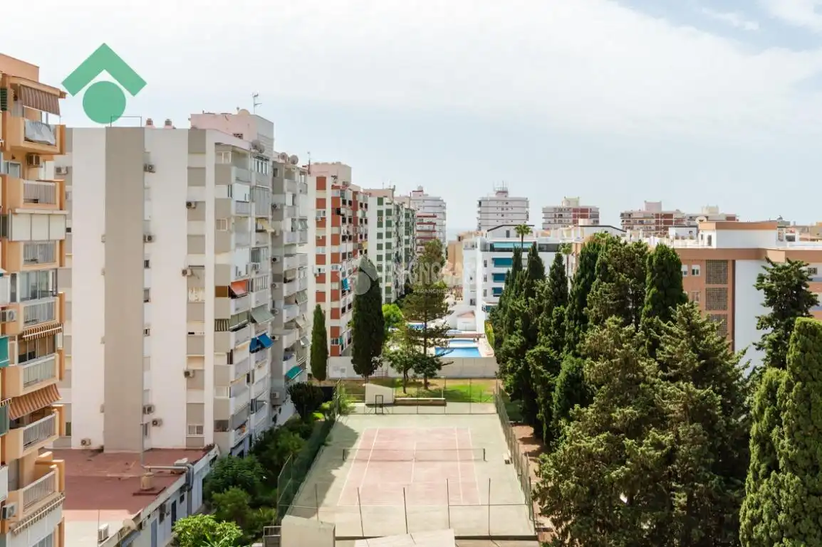 Vista exterior de Estudio en venta en Vélez-Málaga con Terraza, Amueblado y Piscina comunitaria