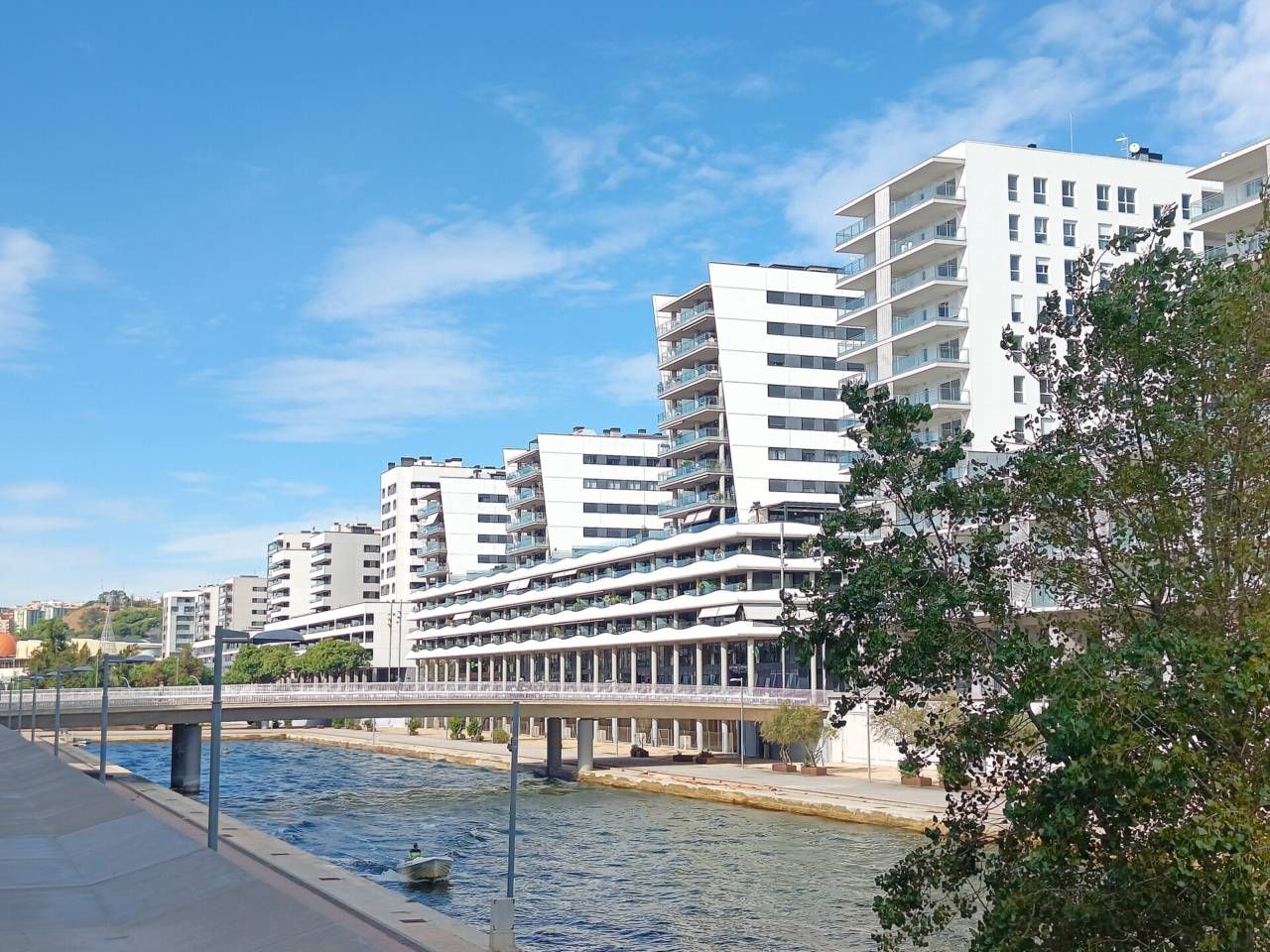 Vista exterior de Pis en venda en Badalona amb Calefacció, Parquet i Balcó