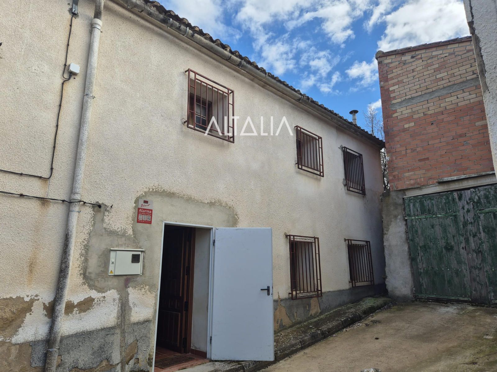 Exterior view of House or chalet for sale in Fuentelespino de Moya  with Heating, Private garden and Terrace