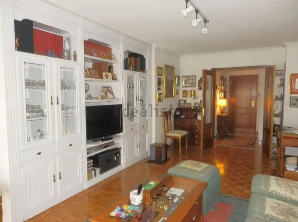 Sala d'estar de Pis en venda en Santander amb Calefacció, Parquet i Traster
