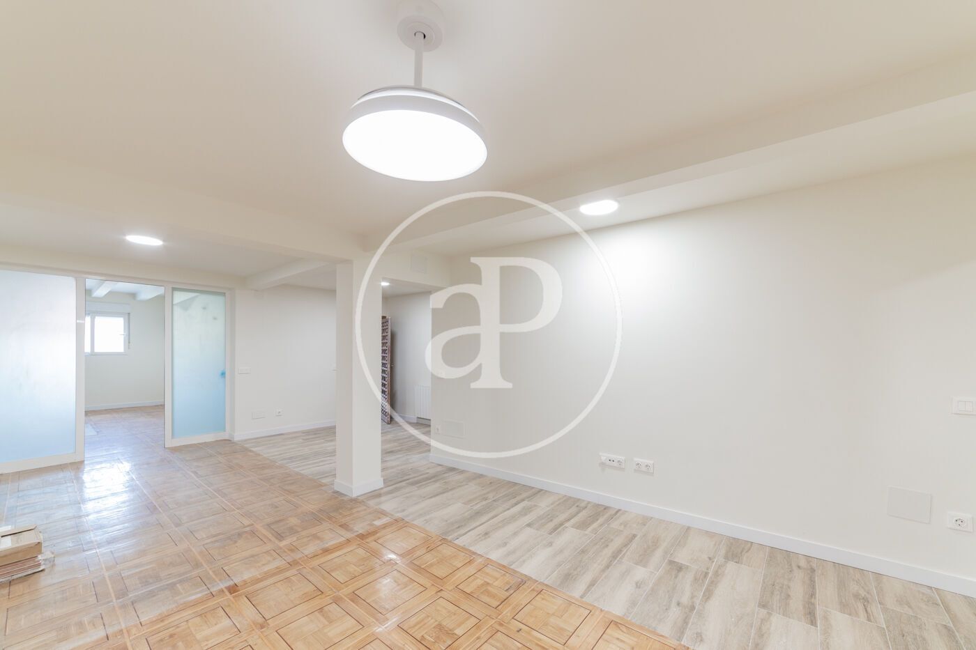Flat for sale in  Madrid Capital  with Heating