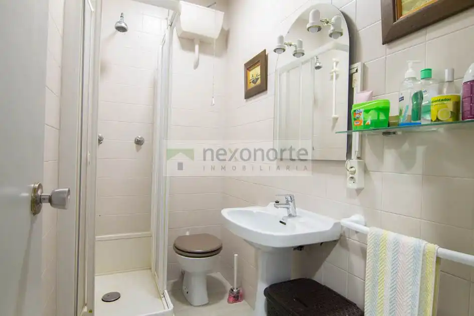 Badezimmer von Wohnung zur Miete in As Pontes de García Rodríguez  mit Heizung