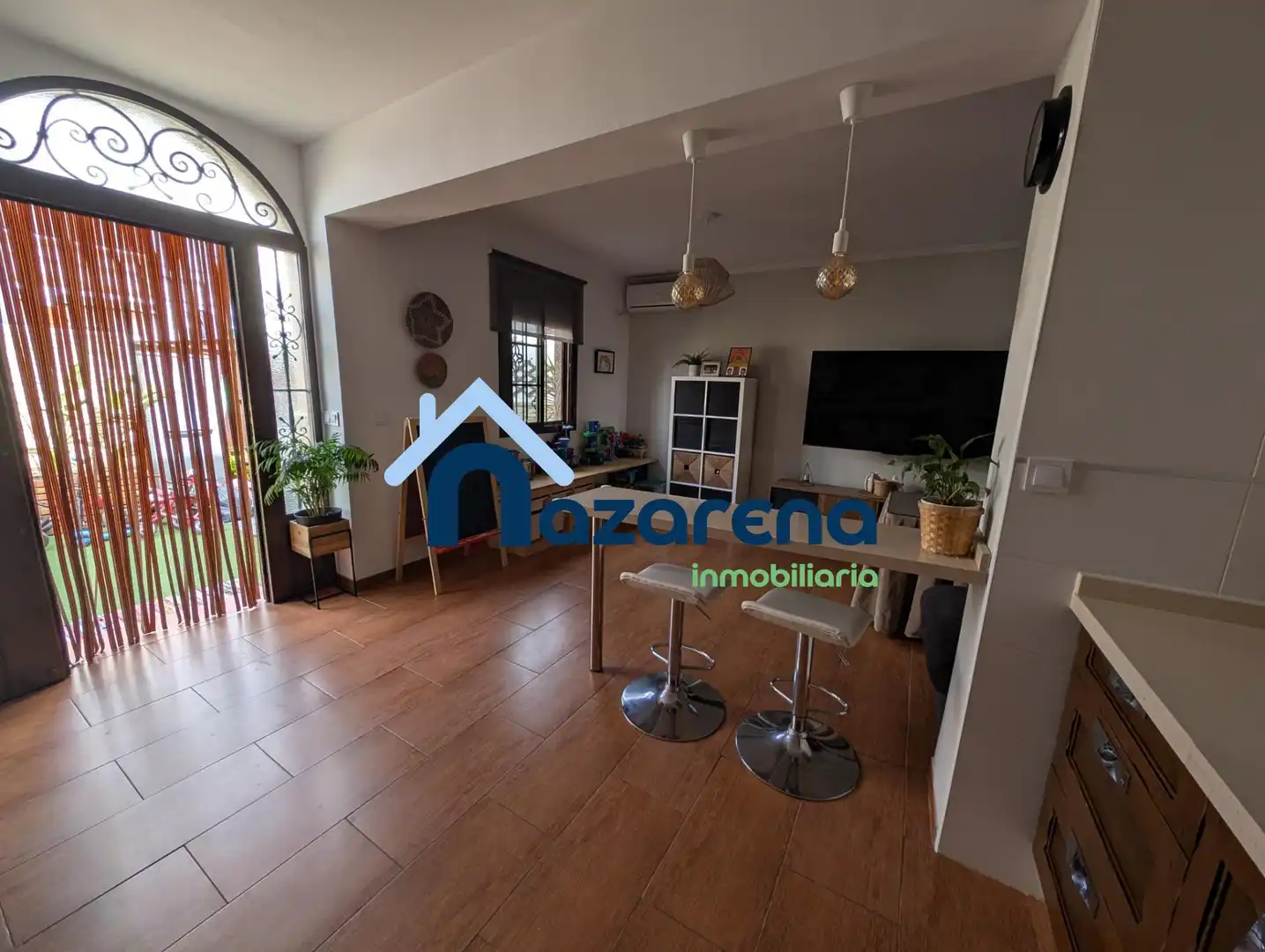 Sala de estar de Casa adosada en venta en Dos Hermanas con Aire acondicionado