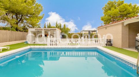 843 m2 de parcela, piscina y una casa pensada para disfrutarla