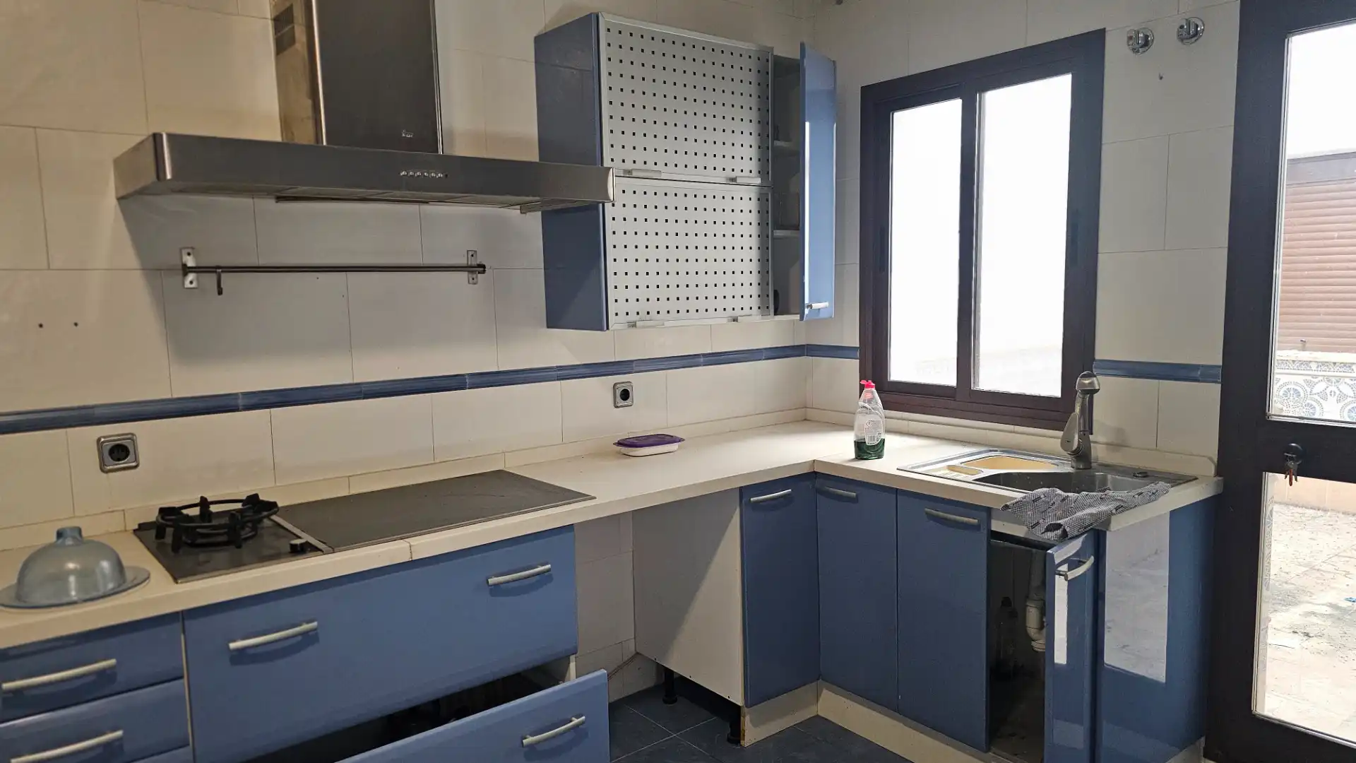 Kitchen of Flat for sale in La Algaba  with Air Conditioner, Terrace and Storage room