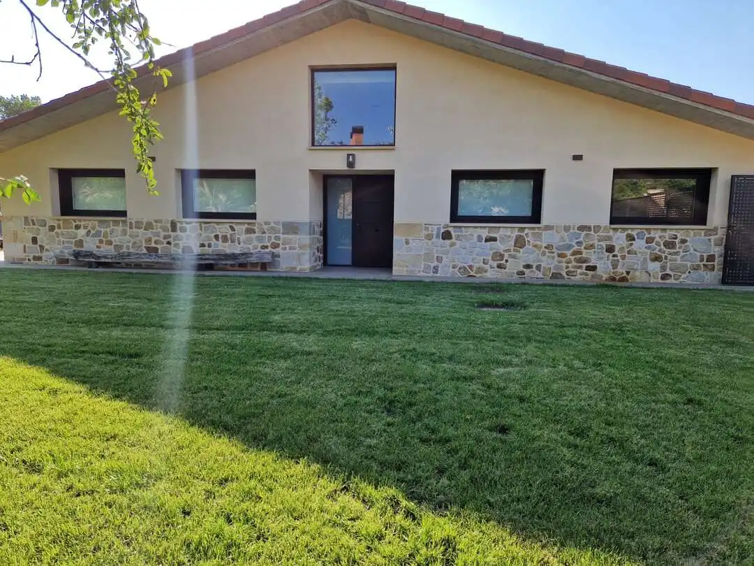 Vista exterior de Casa o xalet en venda en Vitoria - Gasteiz amb Calefacció i Jardí privat