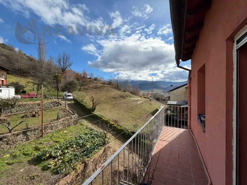 Vista exterior de Àtic en venda en La Seu d'Urgell
